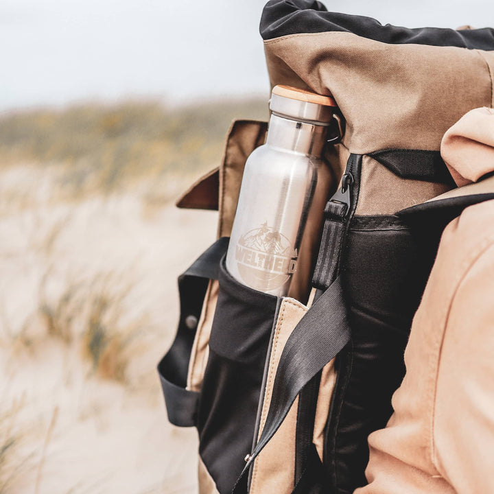 doppelwandig isolierte Trinkflasche im Rucksack